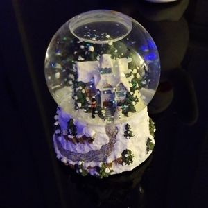 Thomas Kinkade Painter of Light Snowglobe